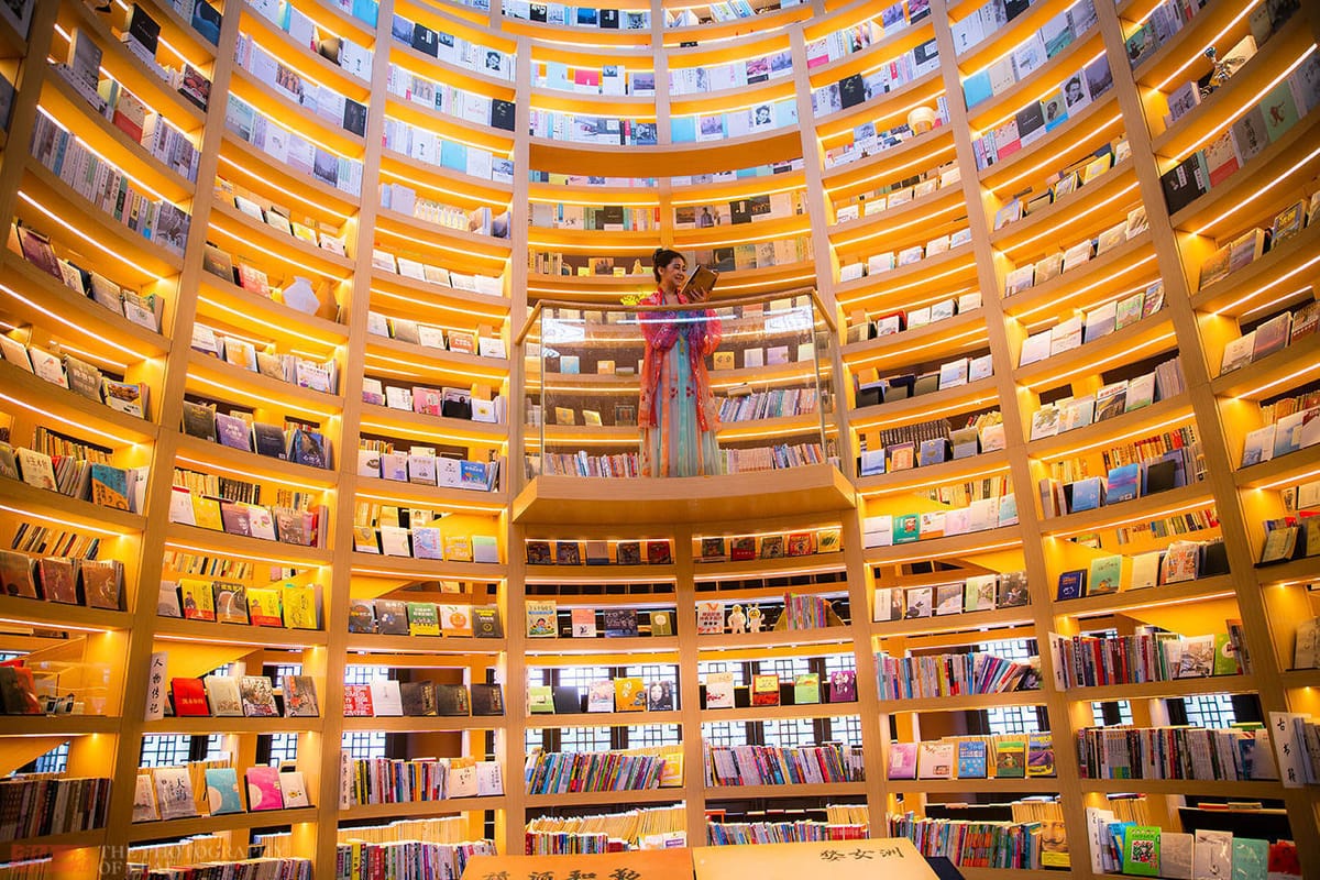 2022年全国公共图书馆总藏书13.6亿册/件