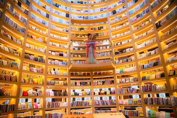 2022年全国公共图书馆总藏书13.6亿册/件